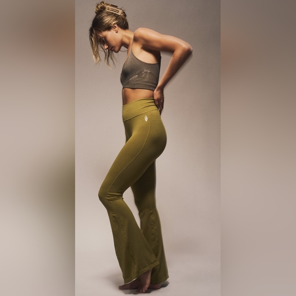 FP Movement Good Karma Flare Leggings Dusty Military M/L FP082 NWOT - Picture 2 of 7